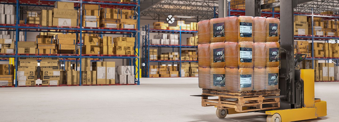 вилковий навантажувач на складі