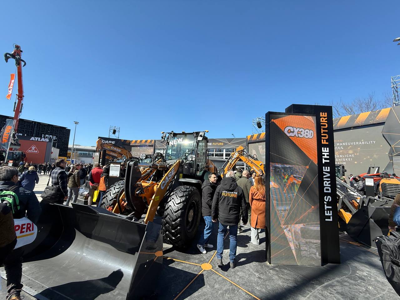 бульдозери СASE на виставці