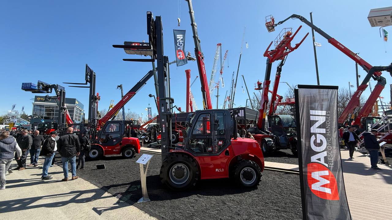 вилковий навантажувач MAGNI на виставці