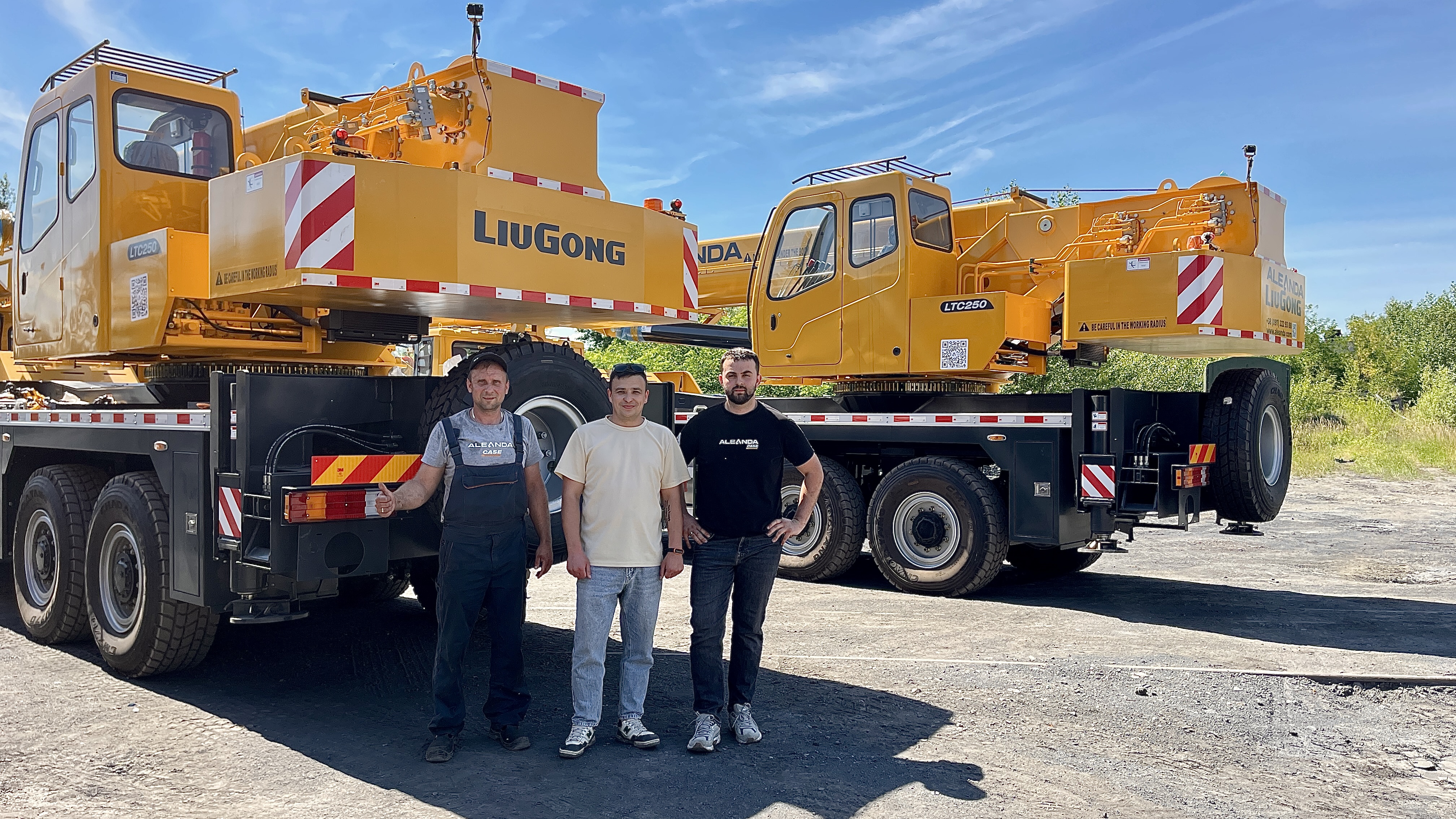 Aleanda передала три повноприводні автокрани LiuGong LTC250A L4 (6×6)